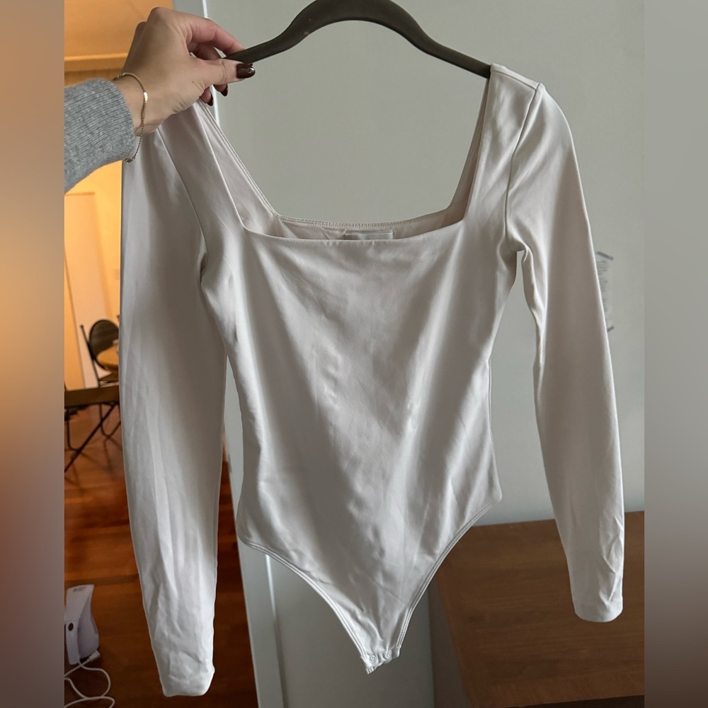 Aritzia Babaton Squareneck Bodysuit